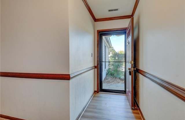 2204 Spring Run Court Gallery 3