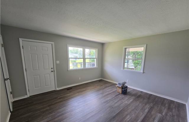 Move In Ready~3 Bedroom, 1.5 Bath Updated Single Family Home Gallery 3