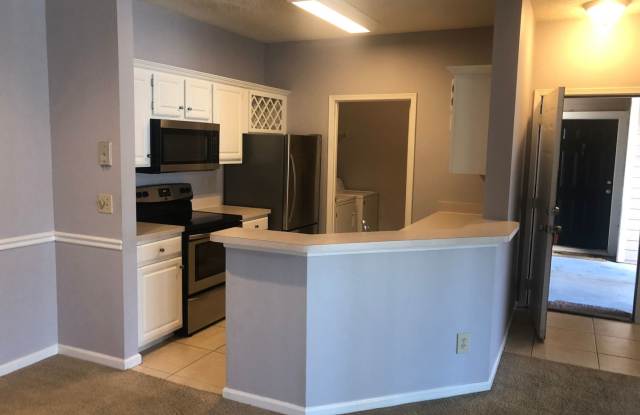 Nice 2B/2B condo for rent on N Gate Pkwy photos photos
