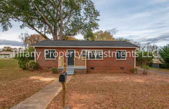 305 20th Avenue Northeast - 305 20th Avenue Northeast, Hickory, NC 28601