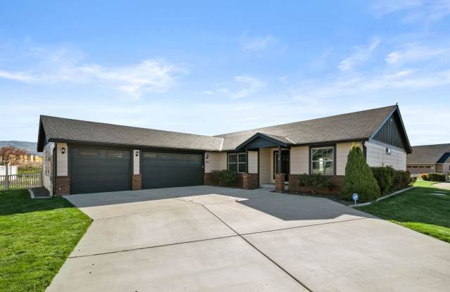 Located in Sunnyslope! 3+ beds, 2.5 baths, 3 car garage with open living spaces and huge yard! Gallery 3