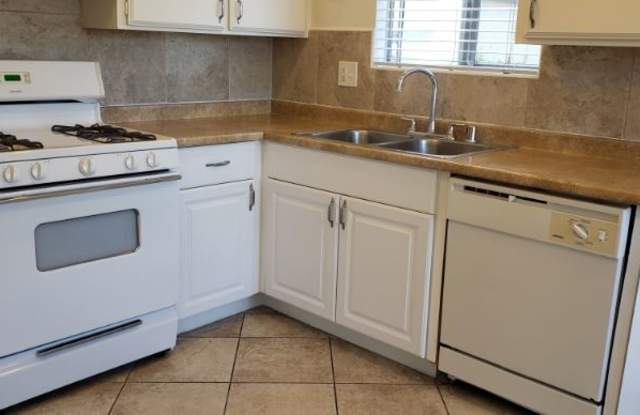 16682 Blanton Ln C Gallery 2