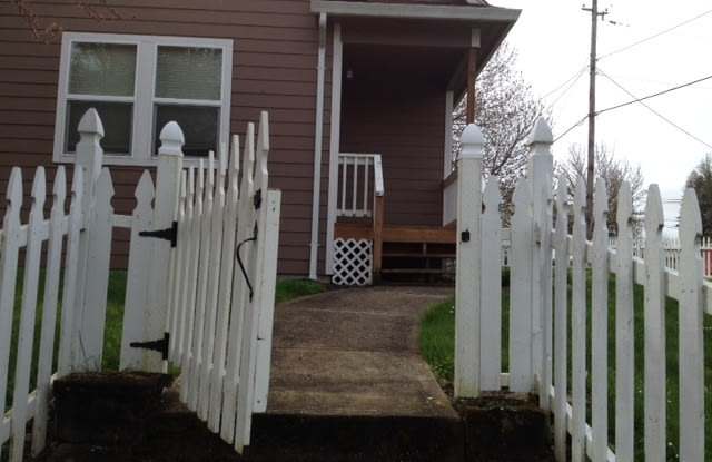 Newer 3 bed, 2 bath Home Near Sheridan Schools Gallery 4