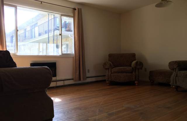 477 Winton Road North - 1 photos photos