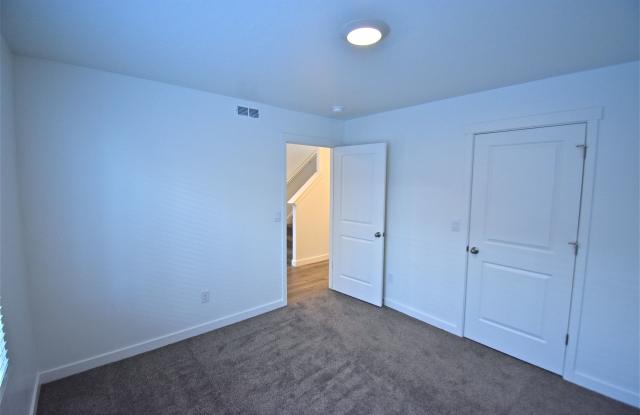 1096 Quarter Deck Wy Gallery 4