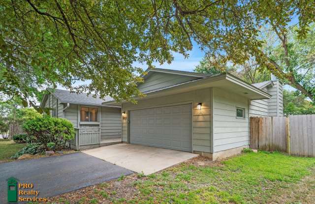 4 Bedroom Home in Burnsville - 1901 Manor Drive, Burnsville, MN 55337
