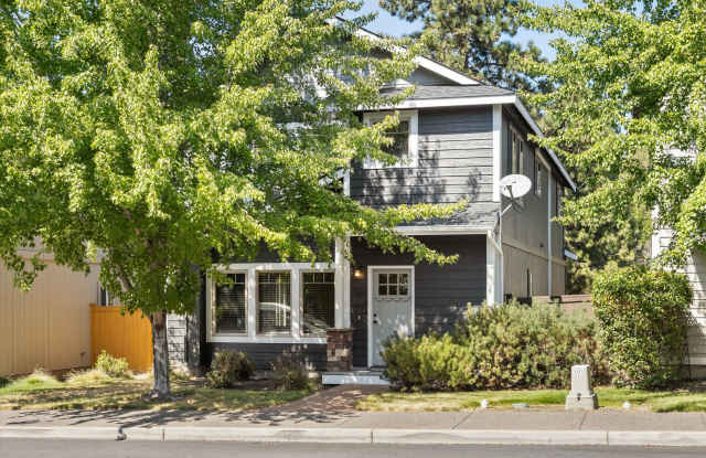 Charming, Furnished 3 bedroom Home w/ Garage photos photos