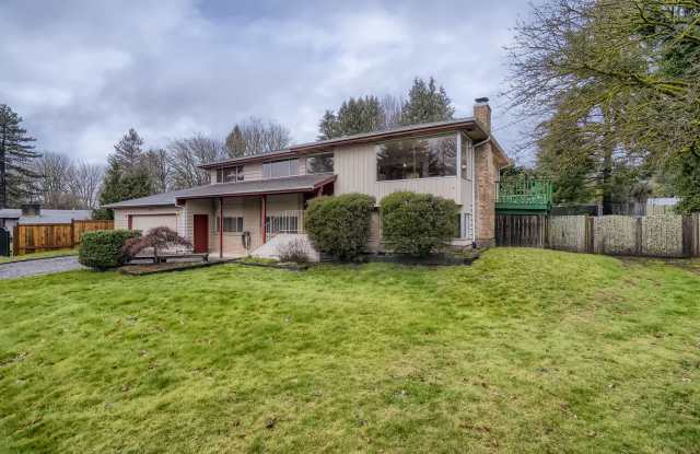 Gorgeous 5 Bed 2.5 Bath Renton Home @ The Ideal Location! photos photos