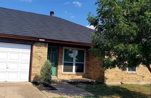 517 Signal Hill Court S - 517 Signal Hill Court South, Fort Worth, TX 76112