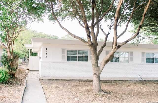 1379 Oblate Dr Gallery 3