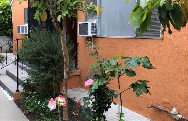 5832 1/2 Camerford Ave. Gallery 2