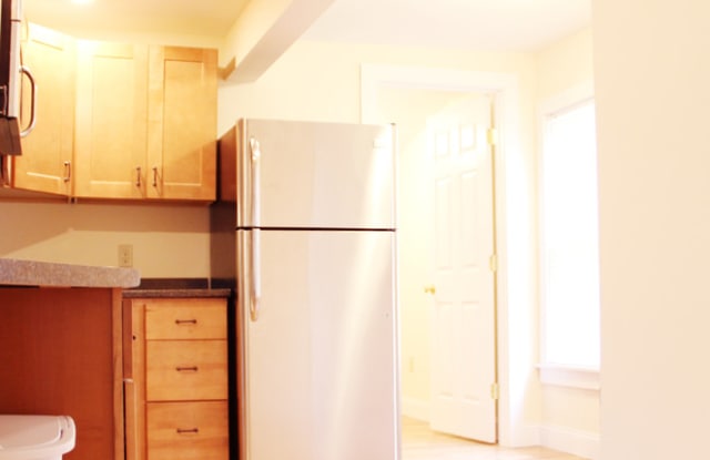 39 Cedar St, Burlington, VT | Renovated 4 Bedroom House Near Church Street | June 2027 photos photos