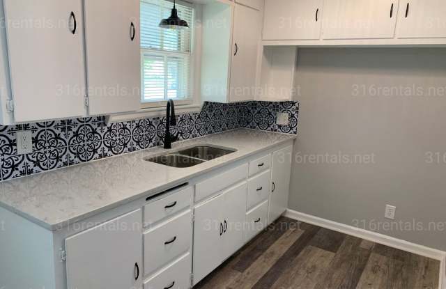 $950 - 2 bedroom 1 bathroom - Single family home *COMING SOON* Gallery 3