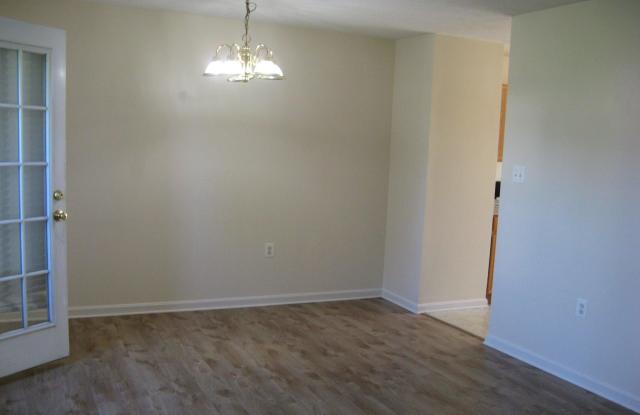140 SURREY CLUB Drive Gallery 3