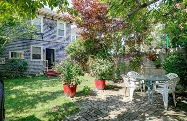 616 Thames Street photos photos