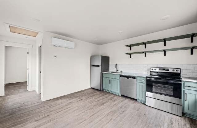 Adorable 1 bedroom 1 bathroom cottage style home with garage. Must see! Gallery 4