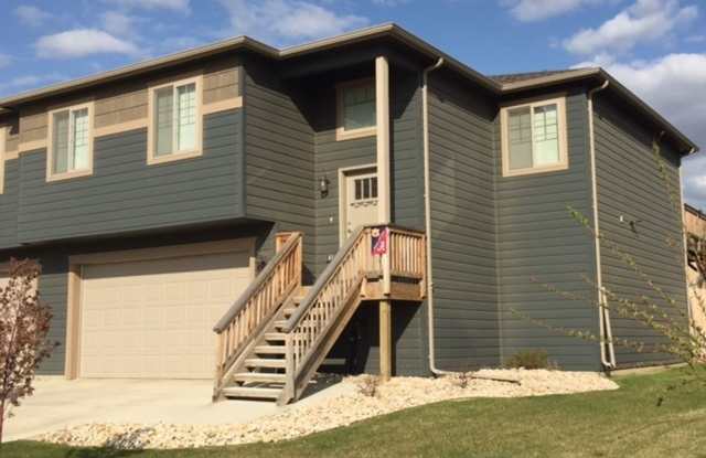 Lovely Townhouse for Rent!! Gallery 1