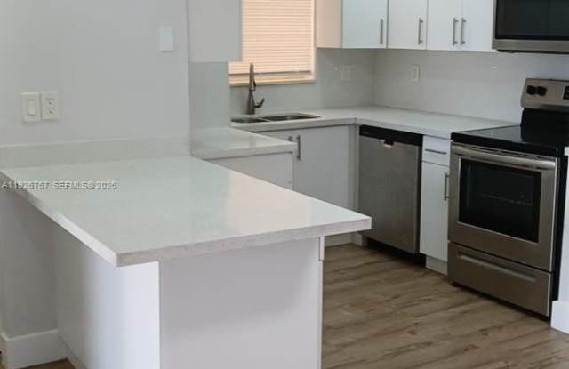 8820 Fontainebleau Blvd photos photos