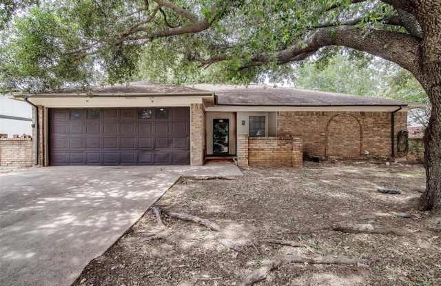 505 Lynnewood Avenue - 505 Lynnewood Avenue, Burleson, TX 76028