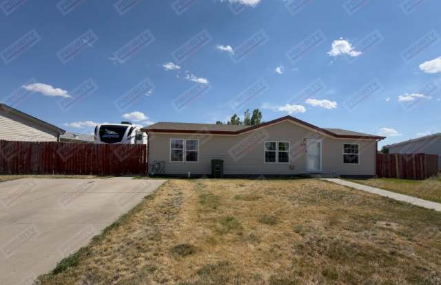 Single family home with huge yard Gallery 1