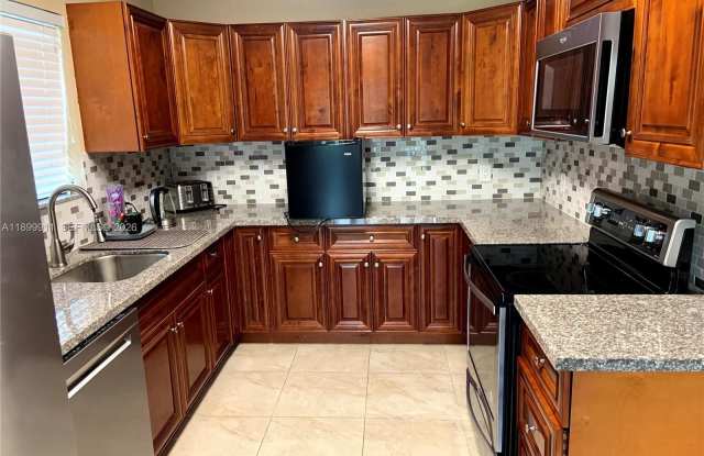 6407 SW 5th St photos photos
