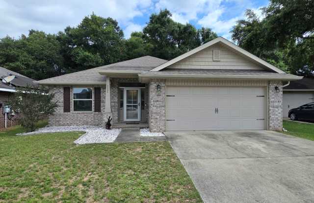 Spacious 3-Bedroom Home - Great Location photos photos