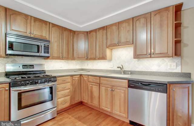 10879 SANDRINGHAM RD Gallery 3