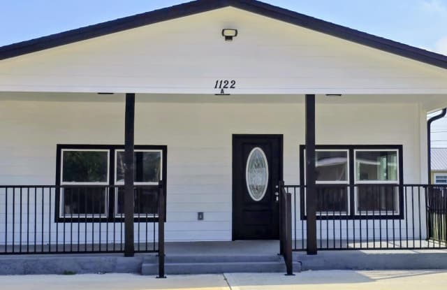 1122 Oak Avenue Gallery 2