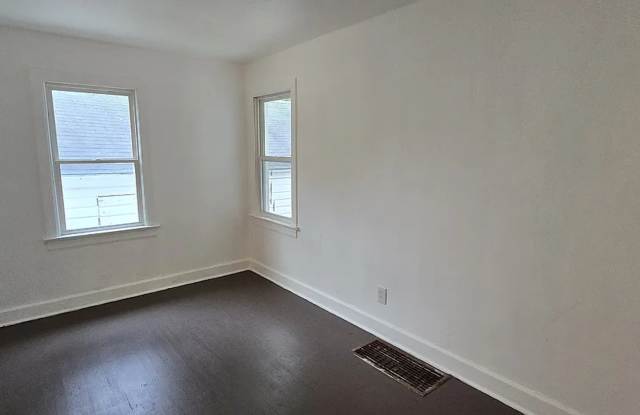 2 bed 1 bath 2 car garage Gallery 4