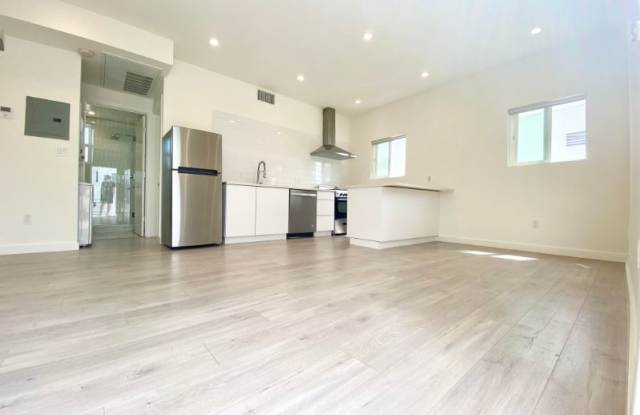 419 N Coronado St Gallery 2