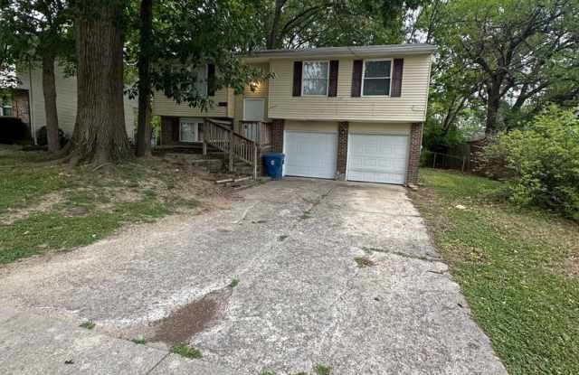 Warren Township. Stunning 3 bed 1.5 bath newly rehabbed and ready for rent. Close to highways as well as shopping - 2833 Pawnee Drive, Indianapolis, IN 46229