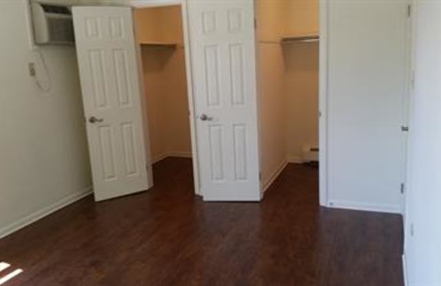 810 S. College St., Apt 1 Gallery 4