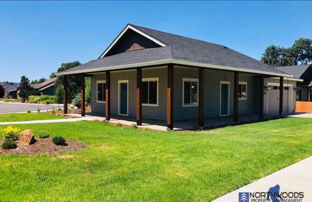Newer Home Built 2020~ Walking distance to Eagle Point Golf Course! photos photos