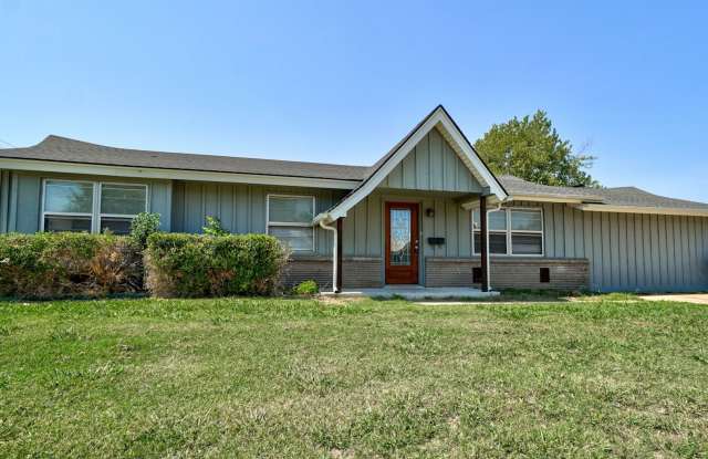 Nice 4 Bed 1.5 Baths Located near Tinker Diagonal photos photos