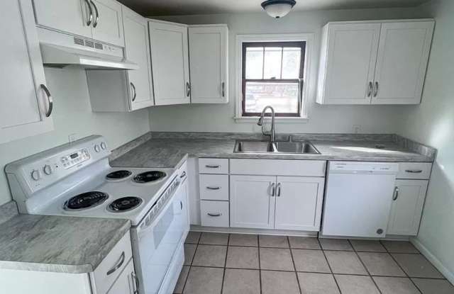 2 Bed | 1 Bath | Single-Family Home Near Downtown Gallery 3