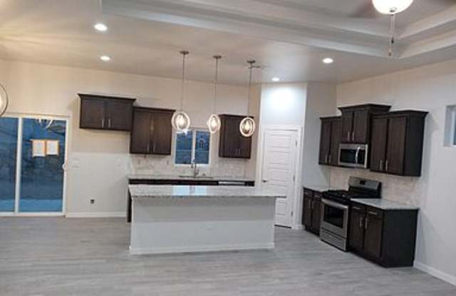 3940 Pacific Loop Gallery 2