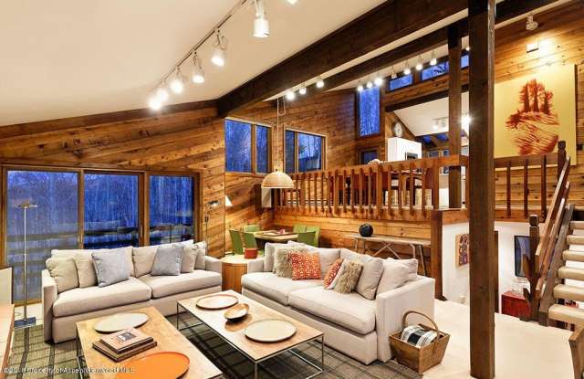 198 Bridge Lane Gallery 2
