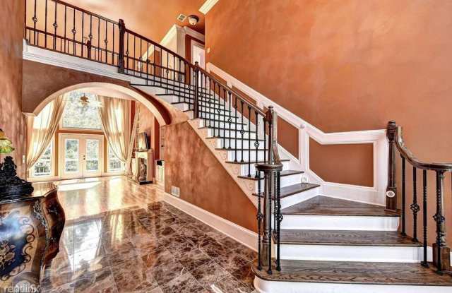330 Driver Circle Ct Gallery 3
