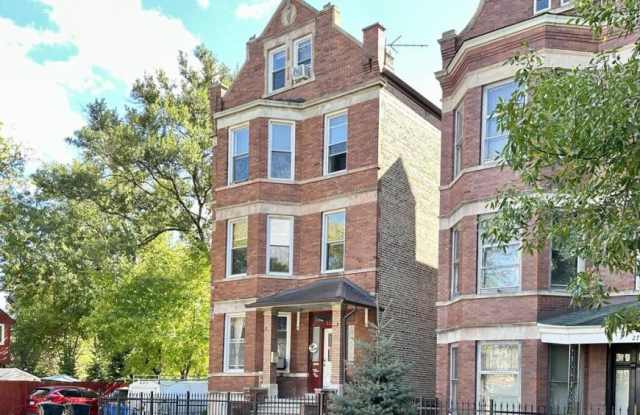 2713 16th St. photos photos