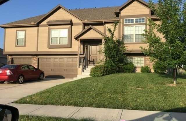 9302 South East 2nd St - 9302 SE 2nd St, Blue Springs, MO 64014