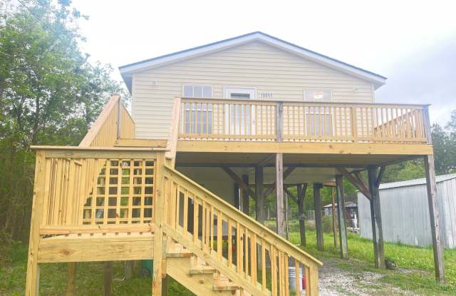 Cute 1 bed 1 bath home in Bay St Louis! Great location and nice yard! photos photos