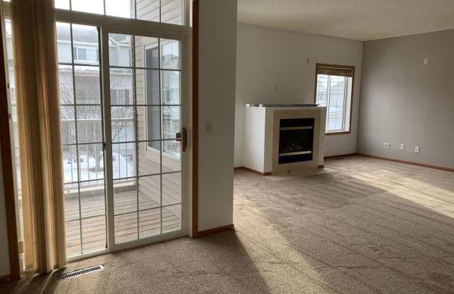 Sunny 2BR/1.5BA townhome on a quiet street in Cottage Grove. Avail 7/1 - 6792 Pine Crest Trail South, Cottage Grove, MN 55016