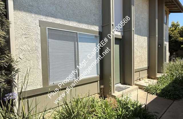 Large Two Story Condo with Two Car Detached Garage Near Donovan/101 Freeway photos photos