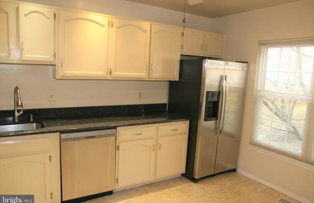 7854 NEWPORT GLEN PASS Gallery 3