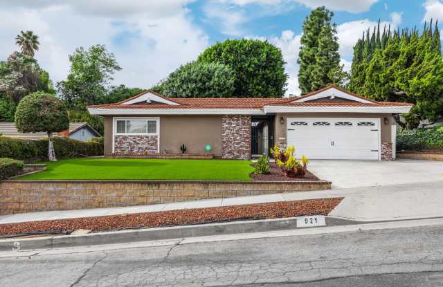 Adorable 4 Bed / 2 Bath Single Family Home photos photos