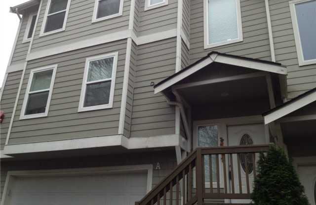ELEGANT 4 BEDROOM TOWNHOME! Minutes to Lake Washington and Seahawks facility. photos photos