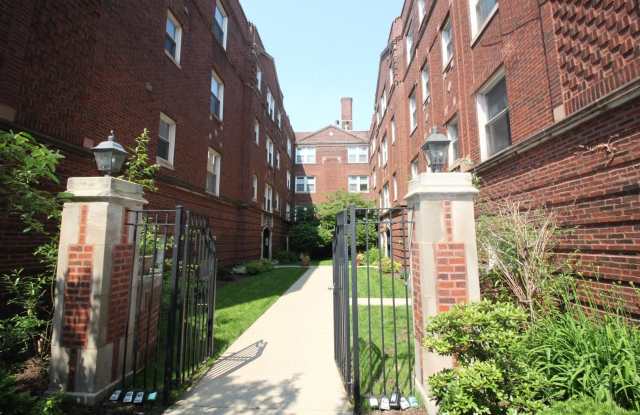 Rehabbed and Spacious Lakeview One Bedroom One Bath near the Southport Corridor photos photos