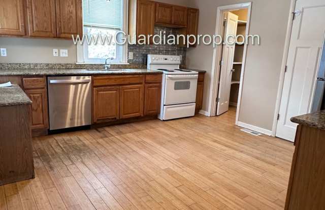 Spacious Two Bedroom Single Family Home, Hardwood Floors, W/D, Dishwasher photos photos