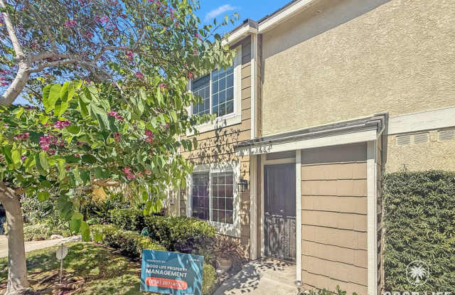 Beautiful 2B/2.5BA Townhouse in Carmel Valley w/ Garage, W/D, and Private Patio! photos photos