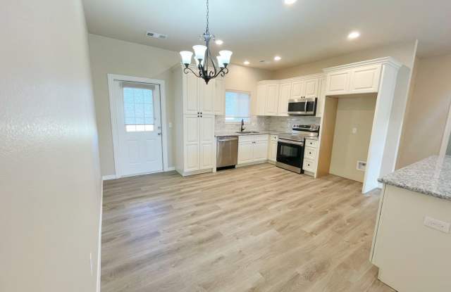 Beautiful 4/2.5 home in convenient location Gallery 4